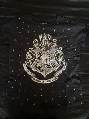 Harry Potter Hogwarts Crest Black Metallic Tee